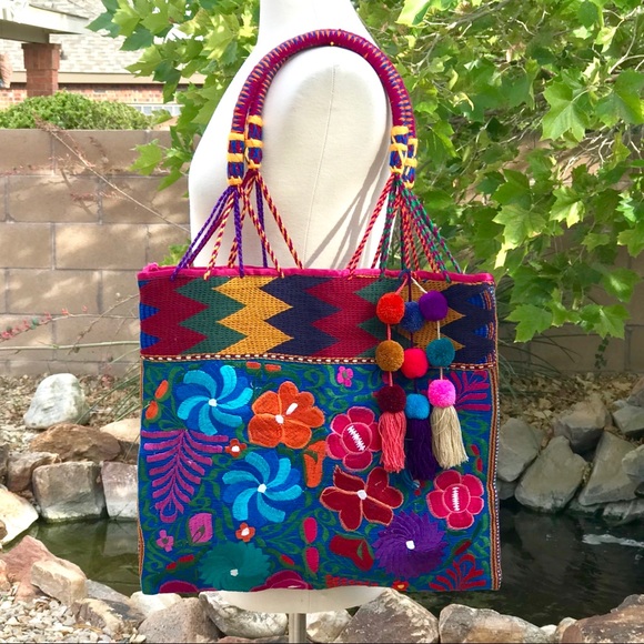 Handwoven Tote Bag Mexican floral embroidery - Picture 7 of 7